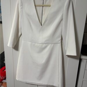 Alice + Olivia White Sheath Dress V-Neck 3/4 Sleeve